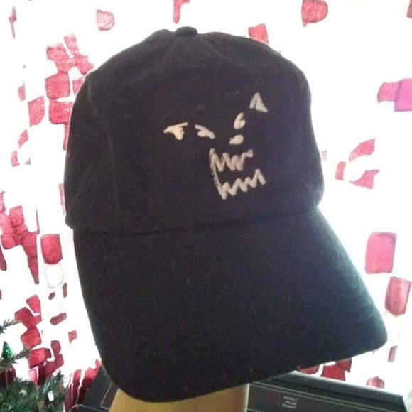 RUSS theres really a wolf - Picture 1 of 2